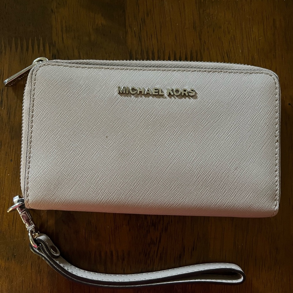 Michael Kors Cream Leather Wristlet Clutch
